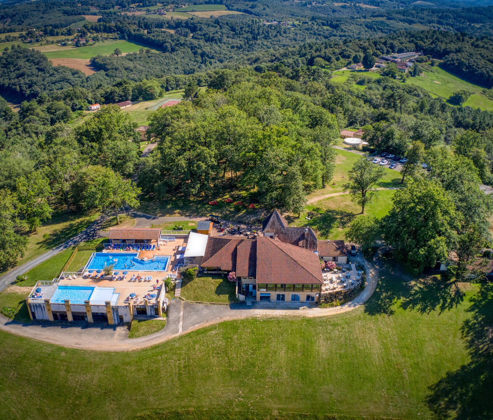 Les Hauts de Marquay domaine vue drone 921