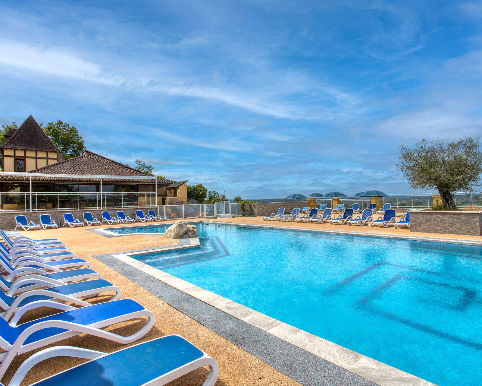 Les Hauts de Marquay piscines espace 120