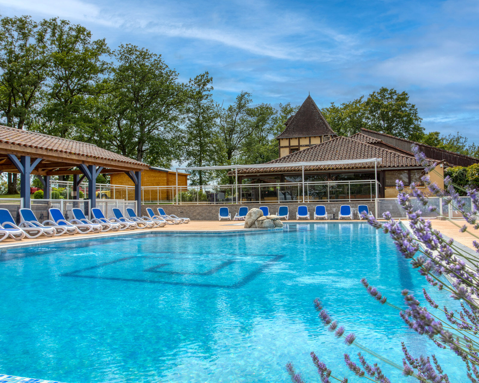 Les Hauts de Marquay piscines espace 122