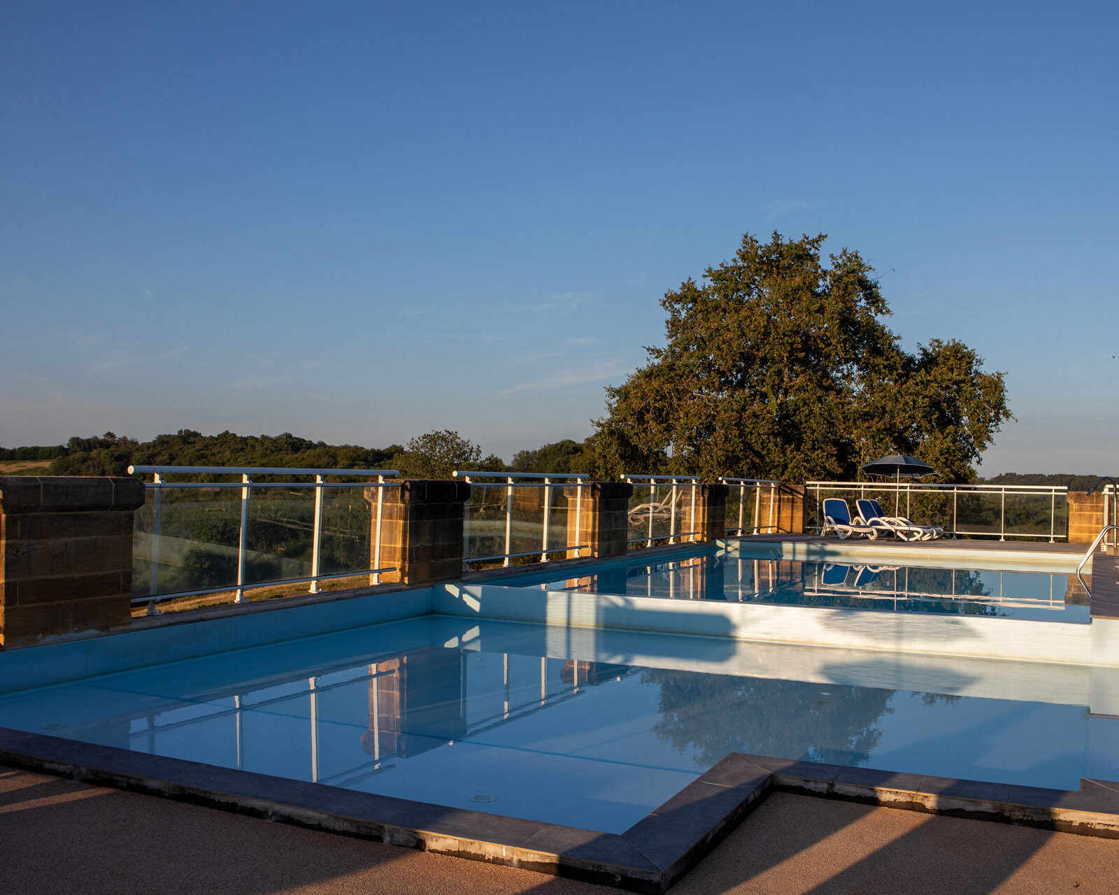 Les Hauts de Marquay piscines soir 672