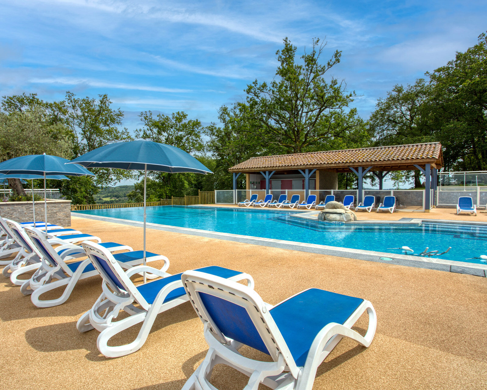 Les Hauts de Marquay piscines transats terrasse 107