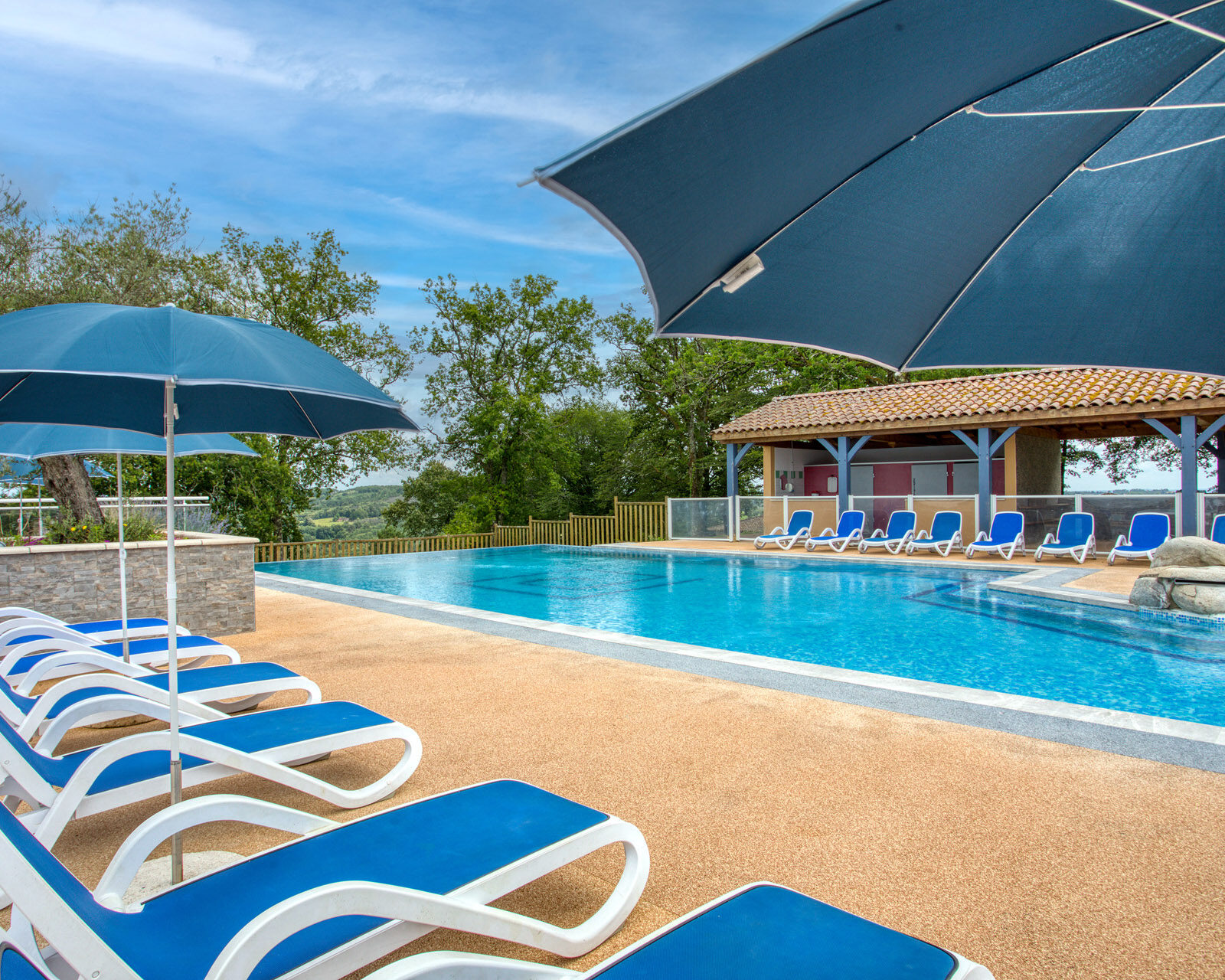 Les Hauts de Marquay piscines transats terrasse 108