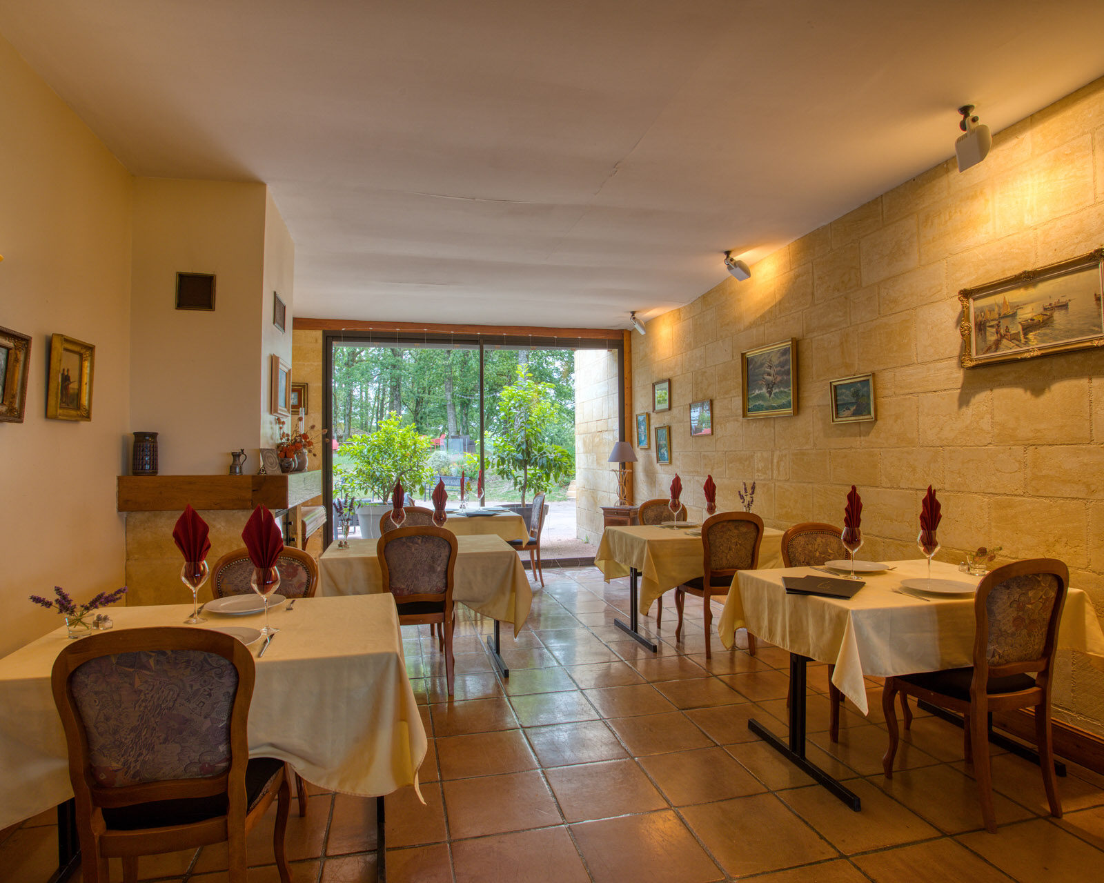 Les Hauts de Marquay restaurant salle 076